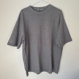 Uniqlo Men's  Gray Short Sleeve Crewneck Tee Airsim collection breathable